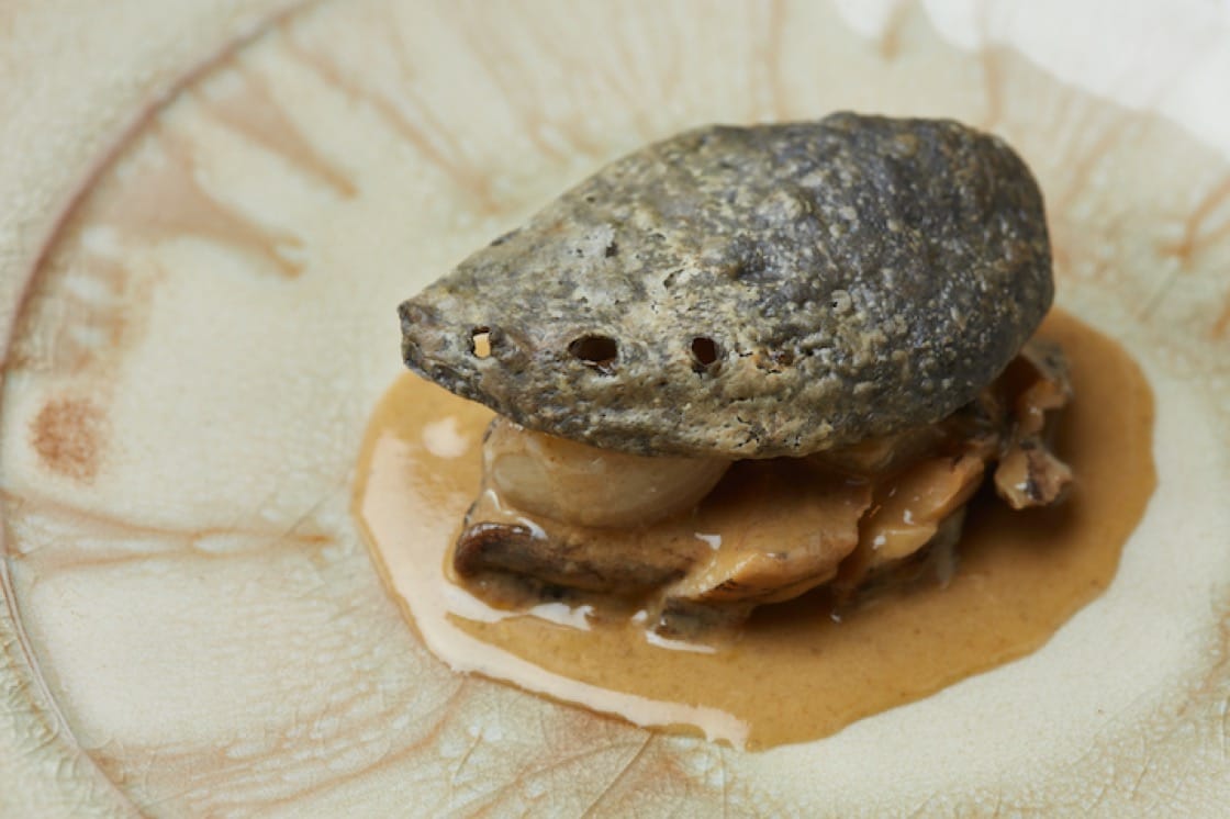 The new version of the abalone dish has a puff pastry disguised as an abalone shell made with spinach and liver. (Photo: Ta Vie)