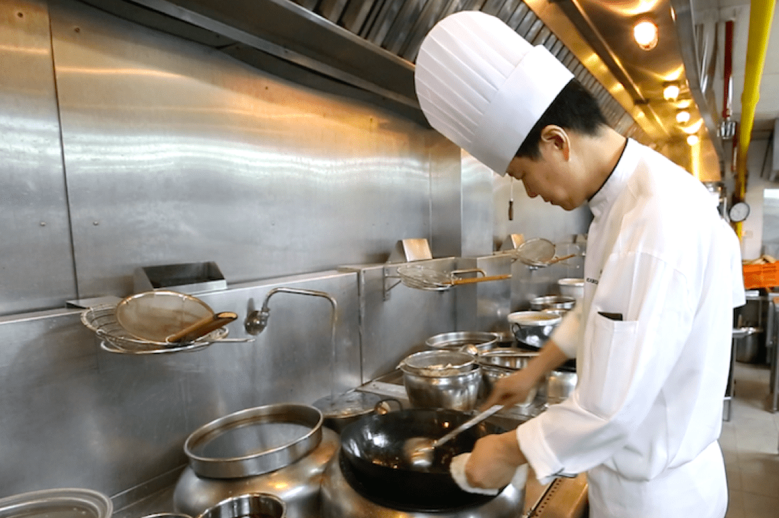 Executive Sichuan chef Zeng Feng demonstrates how to cook braised eggplant.