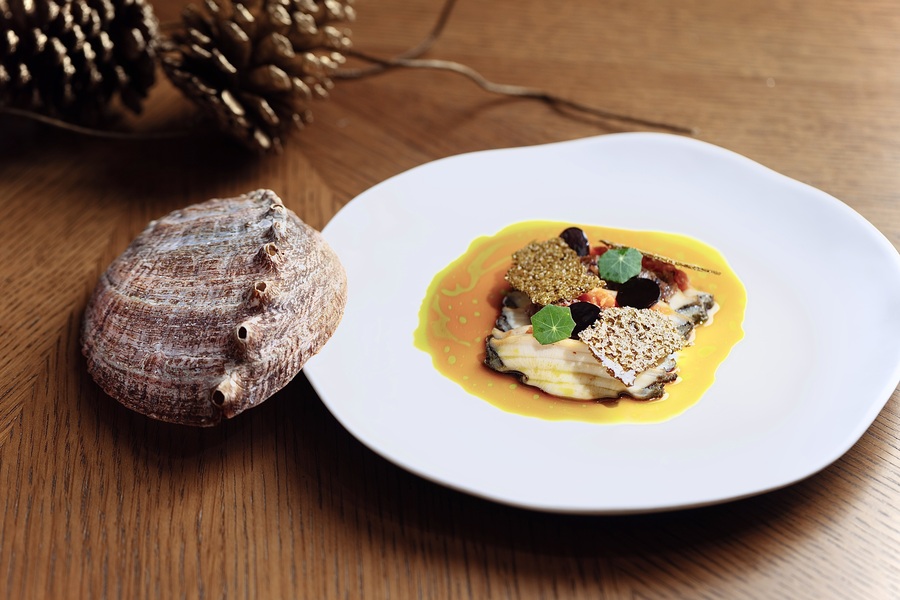 Amber: Christmas Eve 8-course dinner with a glass of Dom Perignon 2012: HK$3,498