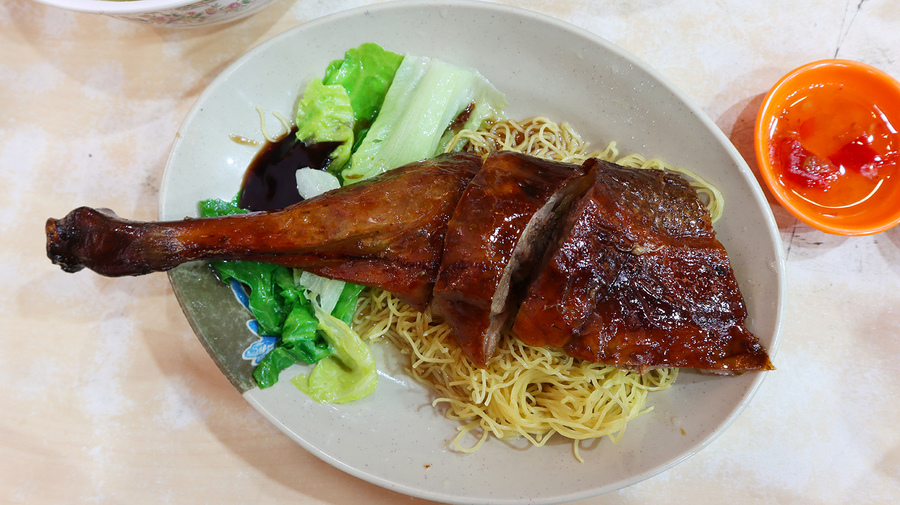 Yat Lok's roasted goose with dry noodles. (Photo: Maggie Wong)