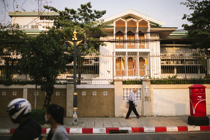 The quiet street of Soi Convent. (© Anuwat Senivansa Na Ayudhya/ MICHELIN Guide Thailand)