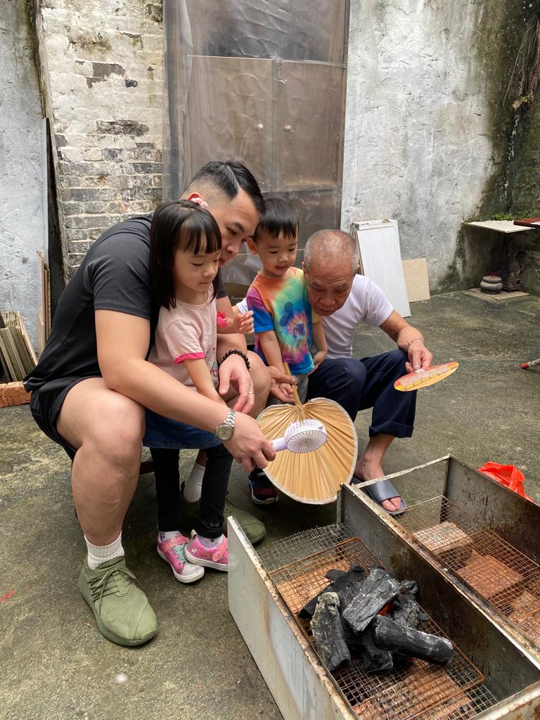 Chef Jayson Tang with his dad and kids. (Photo: Jayson Tang)