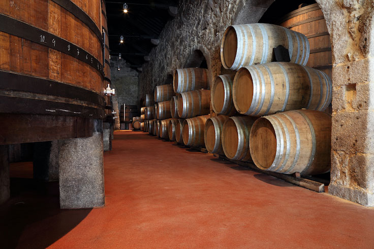 Interior of a port wine cellar (© GettyImages)