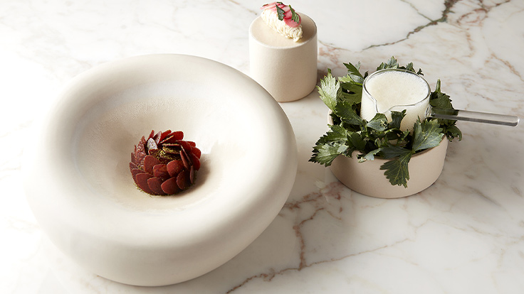 Celeriac and apple, roasted celeriac ganache, redlove apple and red pepper compote / Hémicycle ©Thomas Dhellemme