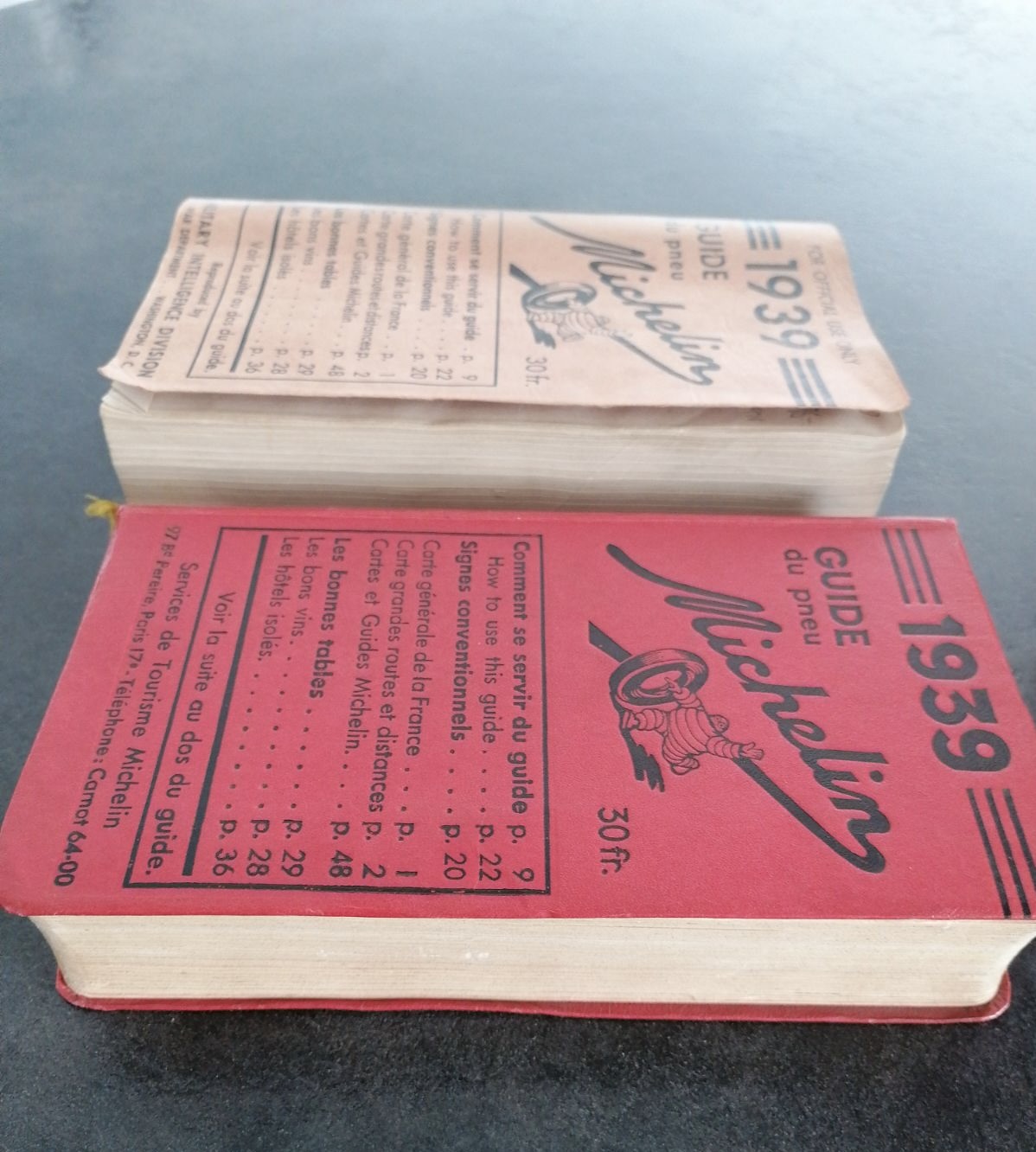 The 1944 facsimile is significantly thicker than the 1939 original © Jérôme Mottier- ACGCM