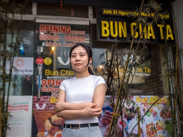 Pham Thu Hoai, the third generation running Bun Cha Ta in Hanoi. (© Linh Pham/ MICHELIN Guide Vietnam)