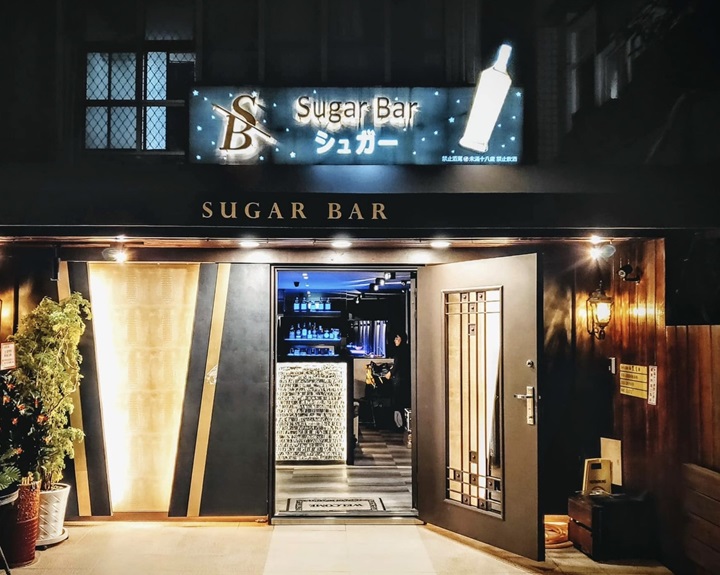 Zhongshan District is a must-visit with the Japanese-influenced Linsen North Road and colourful bars with retro neon lights in the surrounding area. Sugar Bar is once included into an itinerary of MIHCLINE-recommended hotel Regent Taipei to experience a different side of the city. @Regent Taipei