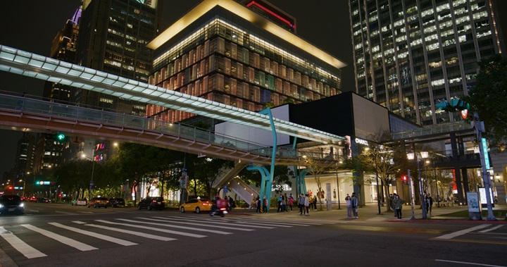 The department stores are all also connected by air bridges and underground tunnel systems so going from one to the other in Xinyi District. @Shutterstock