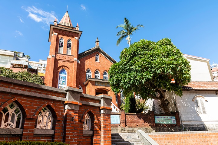 Wander along the ancient buildings in Tamsui to gain appreciation for the city’s history. ©Shutterstock