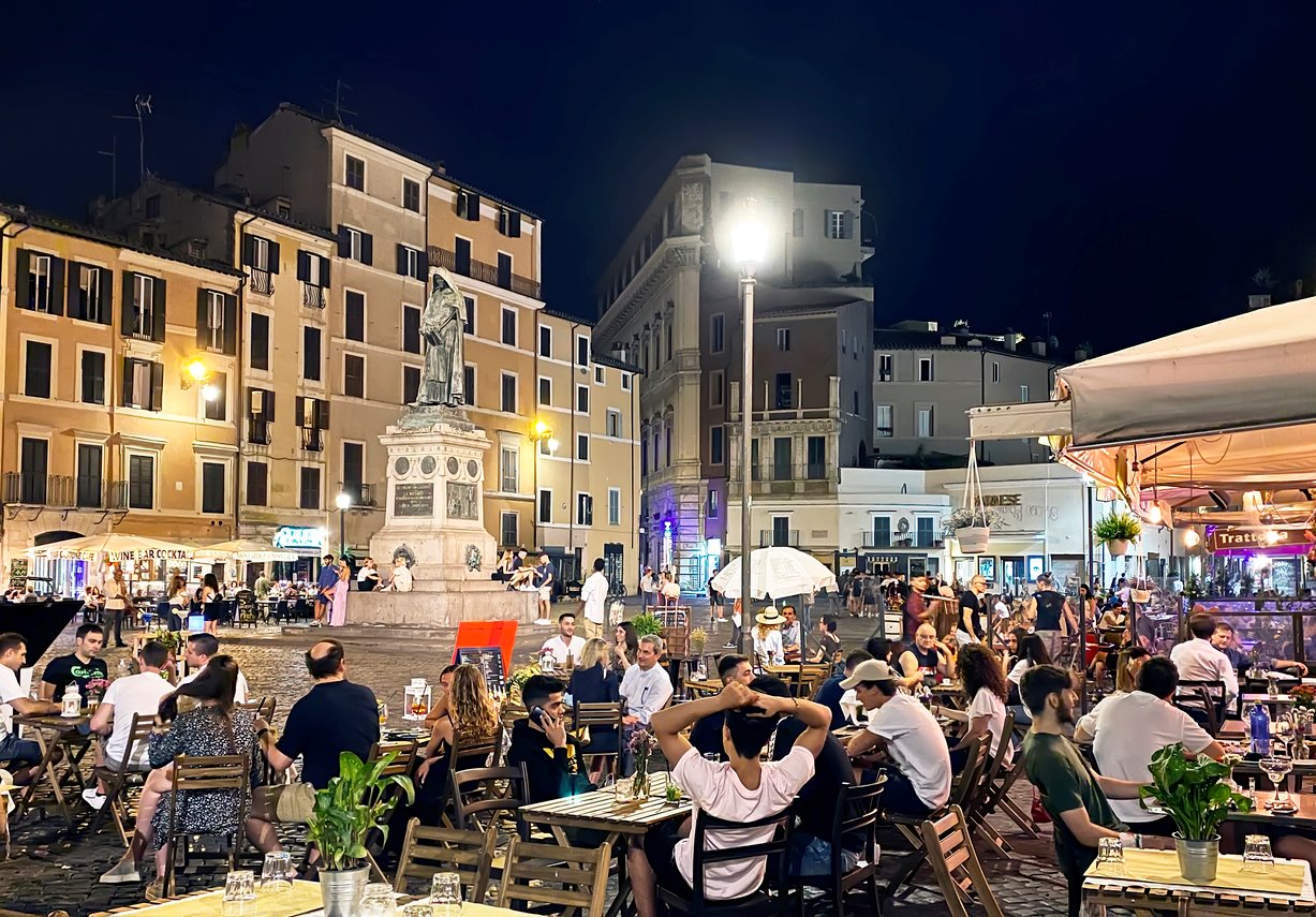 Nightlife in Campo de' Fiori/rarrarorro/iStock