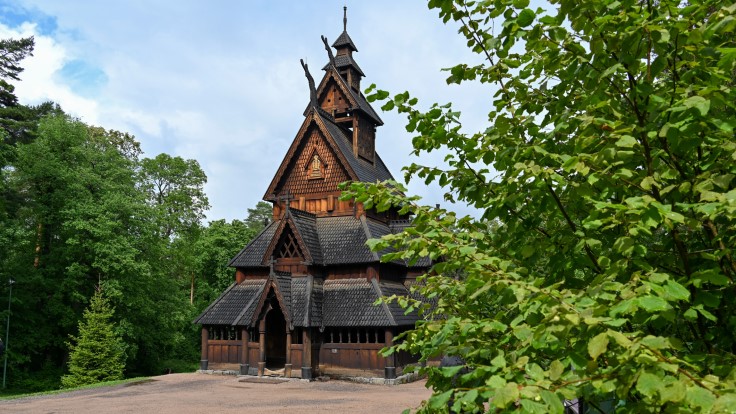 The ornate exterior of the Gol Stave Church in Oslo. © We-Ge/iStock