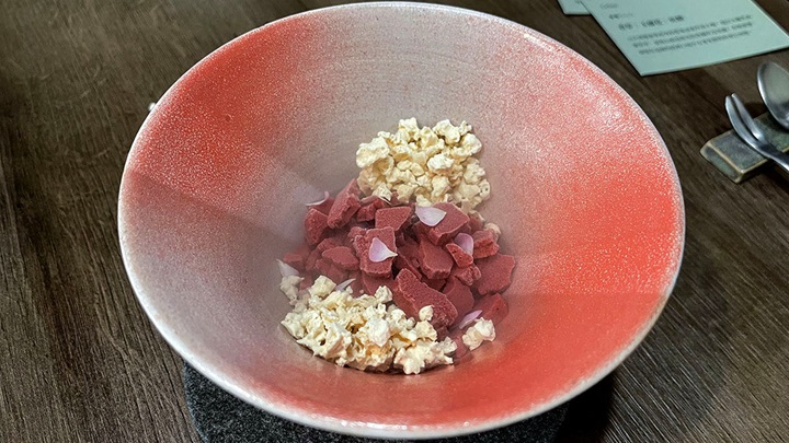 – 196℃ Red Flesh Plum∕ Angelica kKeiskei ∕ Walnut (©MICHELIN)