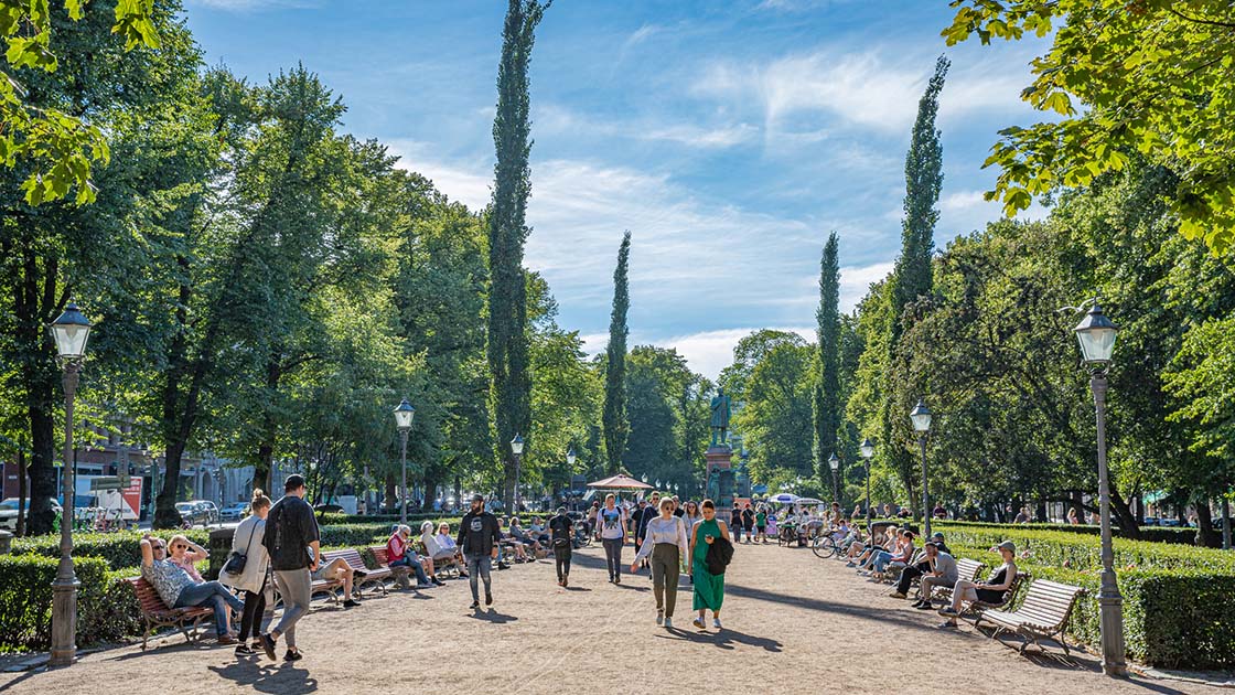 A sunny day in Esplanadi, Helsinki's most famous park. © Sami Auvinen/iStock
