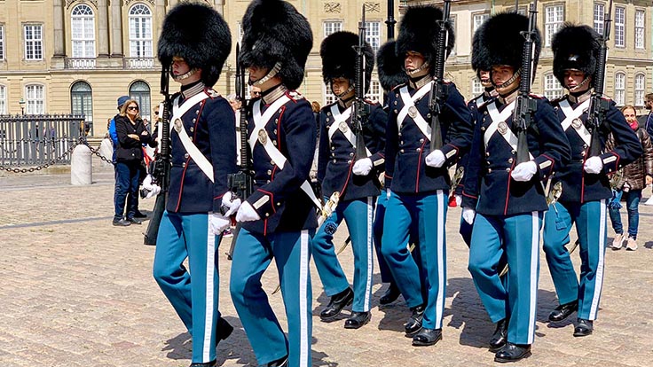 The Changing of the Royal Guard at Amalienborg Palace. © miralex/iStock