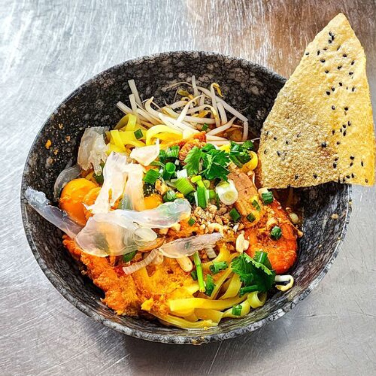 Mỳ Quảng Sứa Hồng Vân, a Bib Gourmand-recipient restaurant, specialises in mi Quang. (© Michelin)