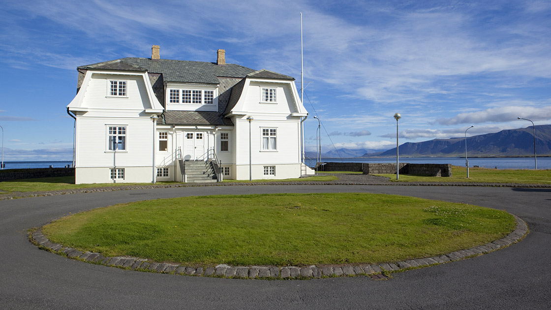 Hofdi House, the former home of poet Einar Benediktsson. © Icer0ck/iStock