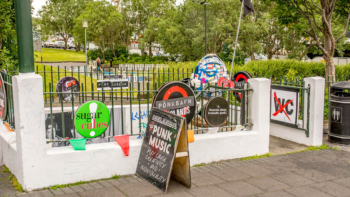 The diminutive Icelandic Punk Museum in Reykjavík. © kb79/iStock