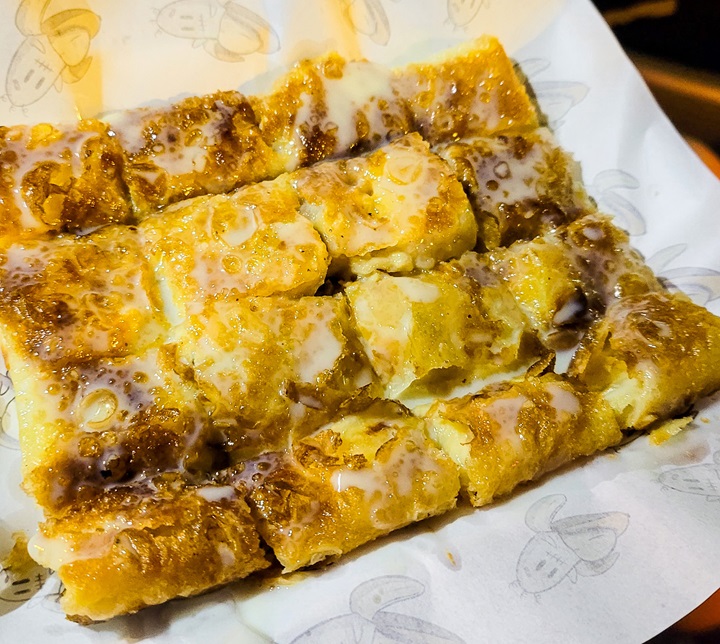 Banana Boy is well-known for its à la minute banana roti. (©MICHELIN)
