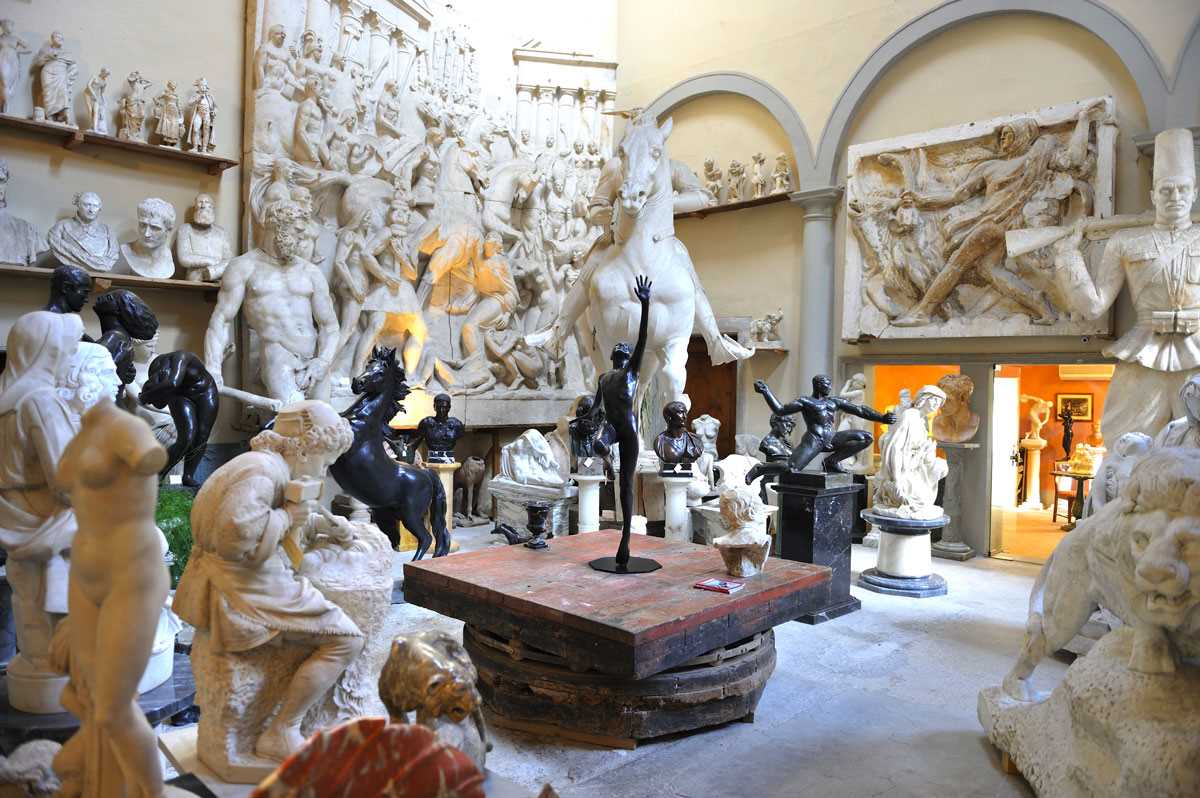 Sculptures of all sizes at Romanelli gallery in Florence. © Romanelli 