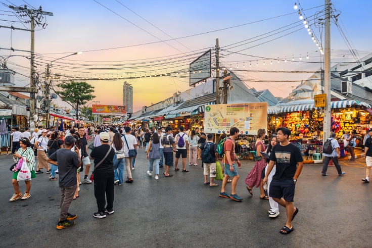Sprawling across 26 sections with more than 15,000 stalls, Chatuchak Weekend Market is a treasure trove and the largest of its kind on the planet. (© Shutterstock)