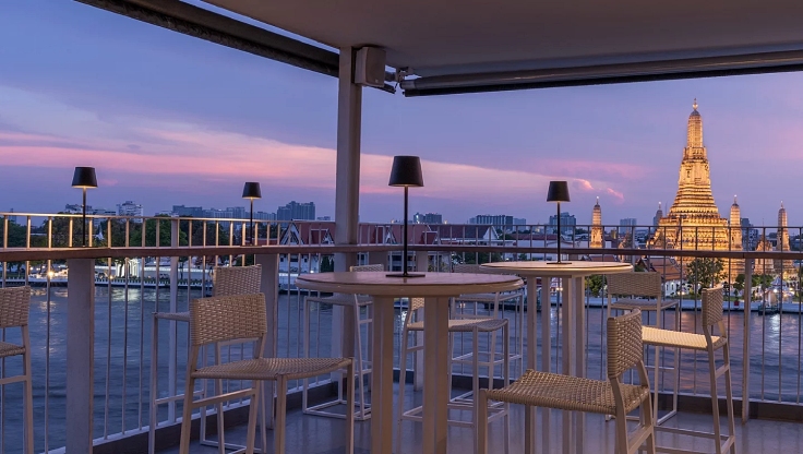 Take in stunning riverside sunset views of Bangkok from the Rooftop Bar at Sala Rattanakosin Bangkok. (© Sala Rattanakosin)