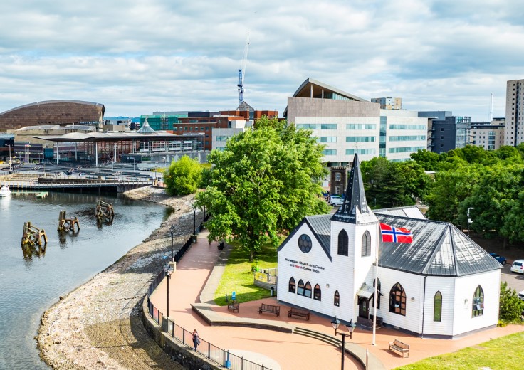 The Norwegian Church standing proud next to Cardiff Bay. © CHUNYIP WONG/iStock