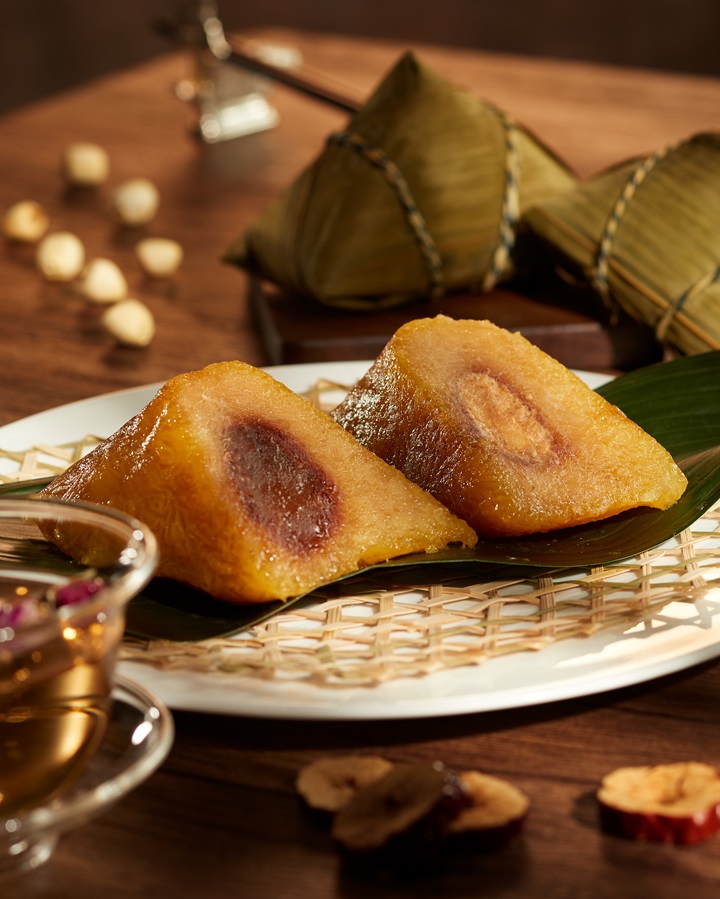 Spring Moon - “Golden Twins” Glutinous Rice Dumplings 半島酒店 嘉麟樓 金黃鴛鴦鹼水糭.jpg