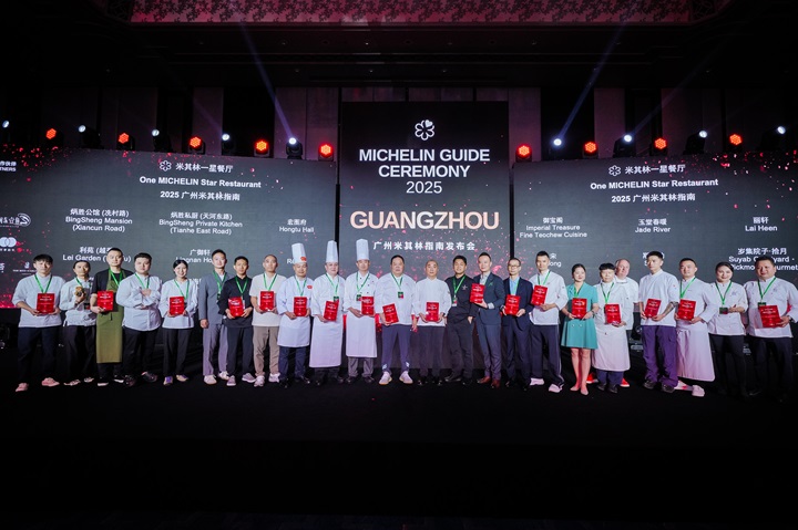 Group photo of One MICHELIN Star restaurants in the latest MICHELIN Guide Guangzhou.